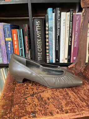 vintage pump, size 8.5 W